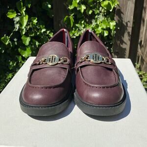 NEW Tommy Hilfiger‎ Women’s Size 8.5 Plum Terina Faux Leather Loafers gold work